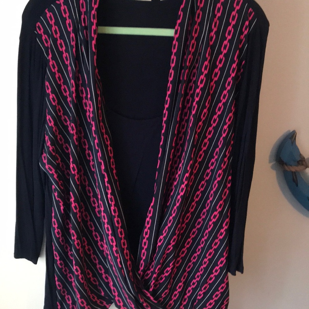 Beautiful navy and pink NY&CO top, size XL